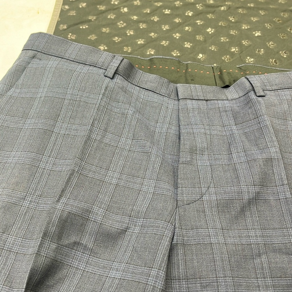 Men’s Hugo boss 38 waist 100% wool blue with black